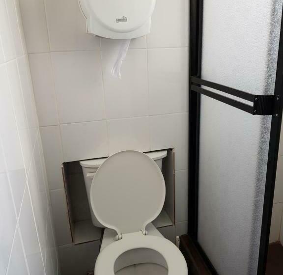 اتاق استاندارد با سرویس بهداشتی مشترک, Hostal Juana De Arco