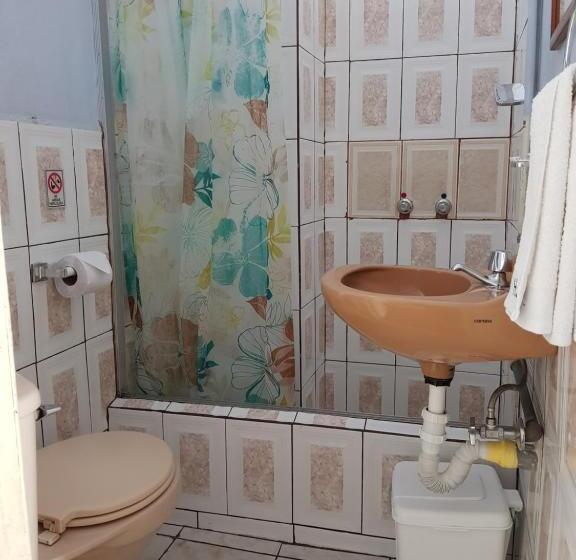 חדר סטנדרט לארבעה, Hostal Juana De Arco