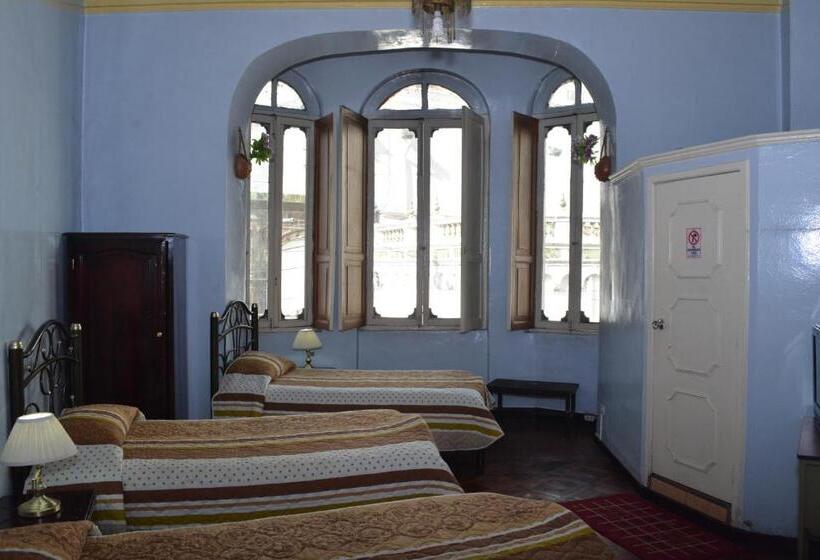 חדר סטנדרט לשלושה, Hostal Juana De Arco