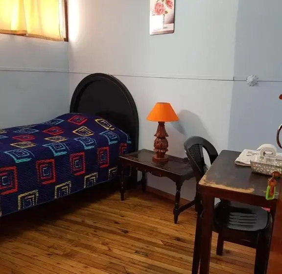 Economy Yhden Hengen Huone, Hostal Juana De Arco