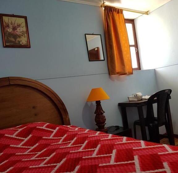 חדר אקונומי יחיד, Hostal Juana De Arco