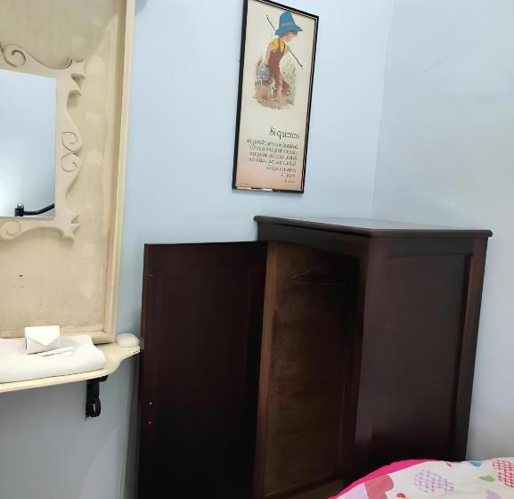 חדר סטנדרד יחיד חדר אמבטיה משותף, Hostal Juana De Arco