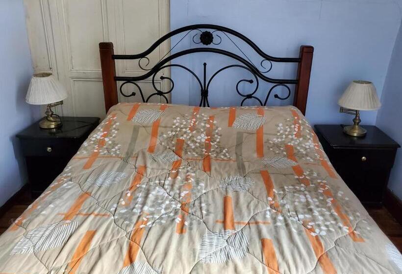 חדר אקונומי, Hostal Juana De Arco