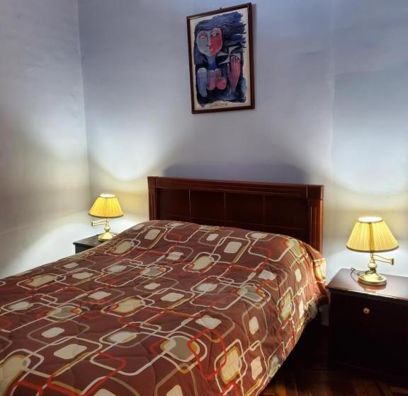 חדר אקונומי, Hostal Juana De Arco