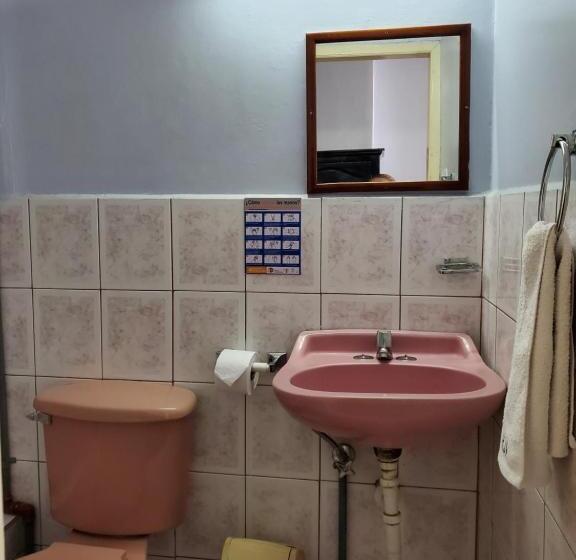 اتاق اکونومی, Hostal Juana De Arco