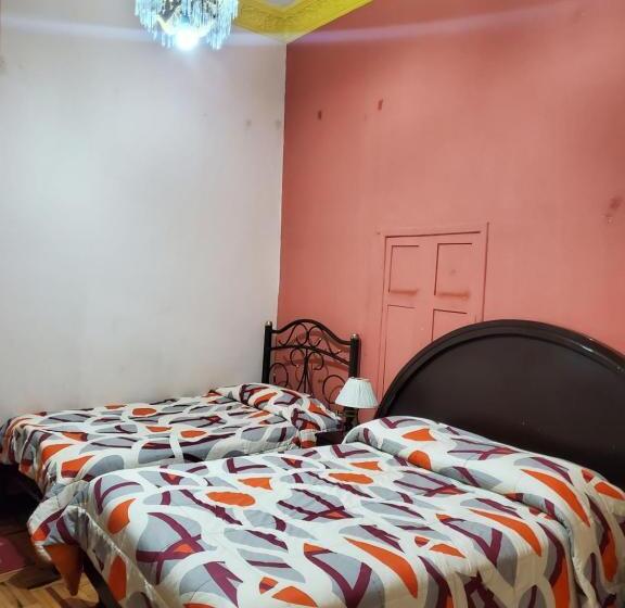 חדר סטנדרט לשלושה, Hostal Juana De Arco