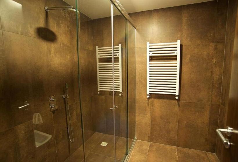 スタンダードスタジオ, Grand Hotel Caviahue