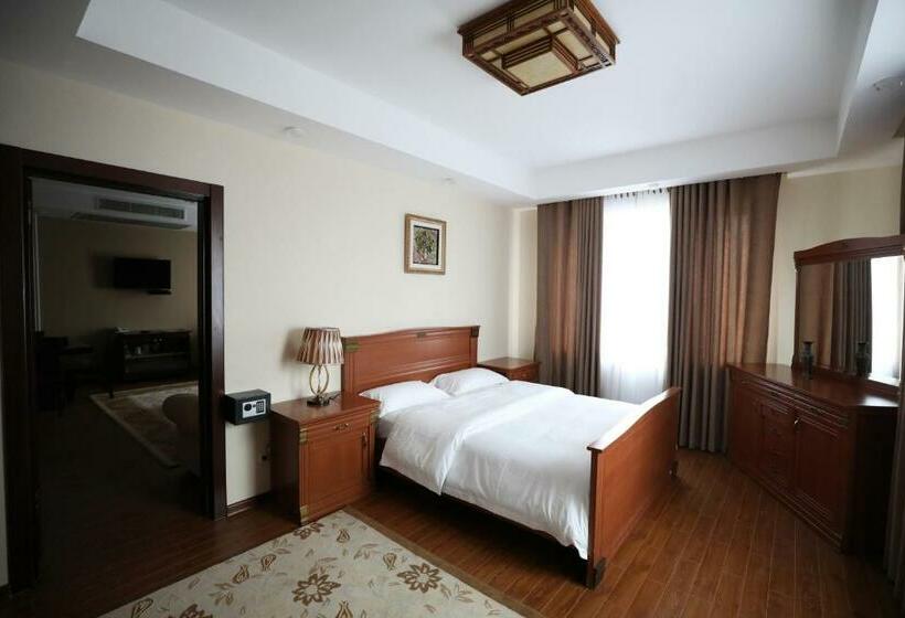 اتاق لوکس خانوادگی, Bokhtar Apart