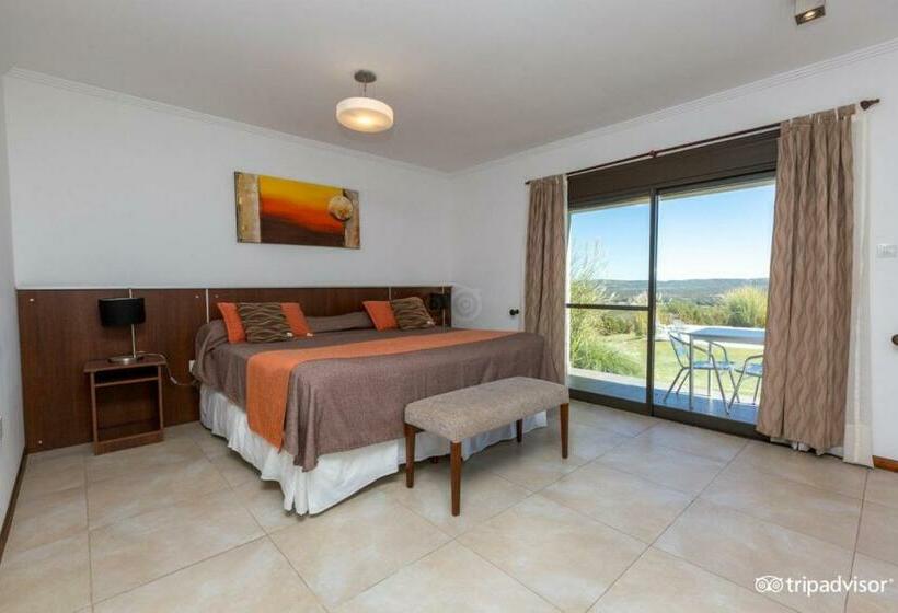 سوییت با چشم‌انداز استخر, Colinas De Nono