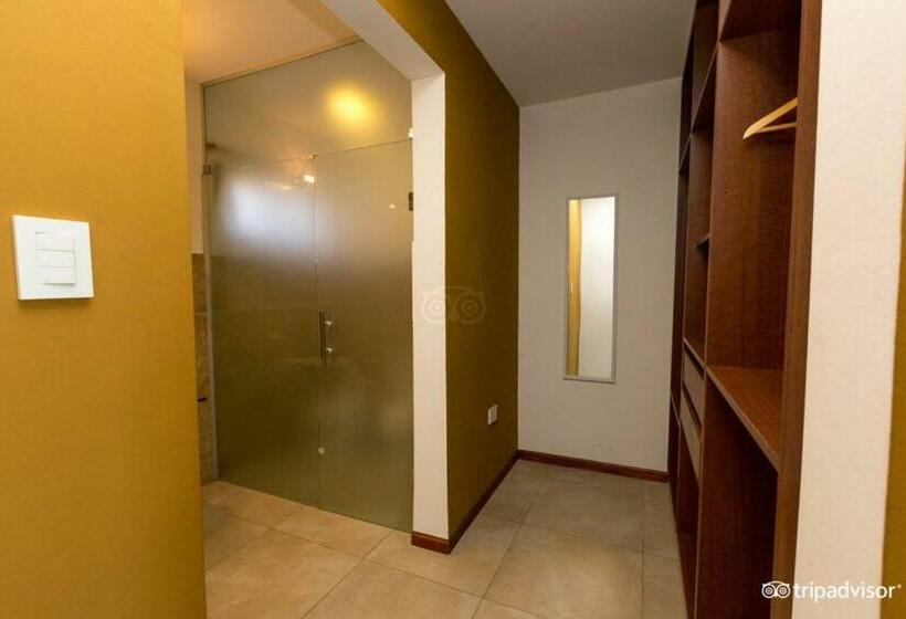 سوییت با چشم‌انداز استخر, Colinas De Nono