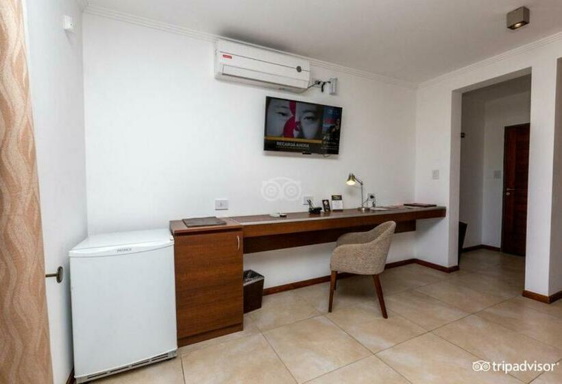 سوییت با چشم‌انداز استخر, Colinas De Nono