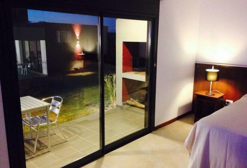 سوییت با چشم‌انداز استخر, Colinas De Nono