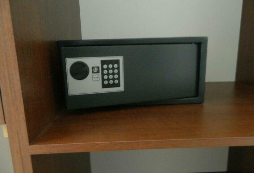 سوییت با چشم‌انداز استخر, Colinas De Nono