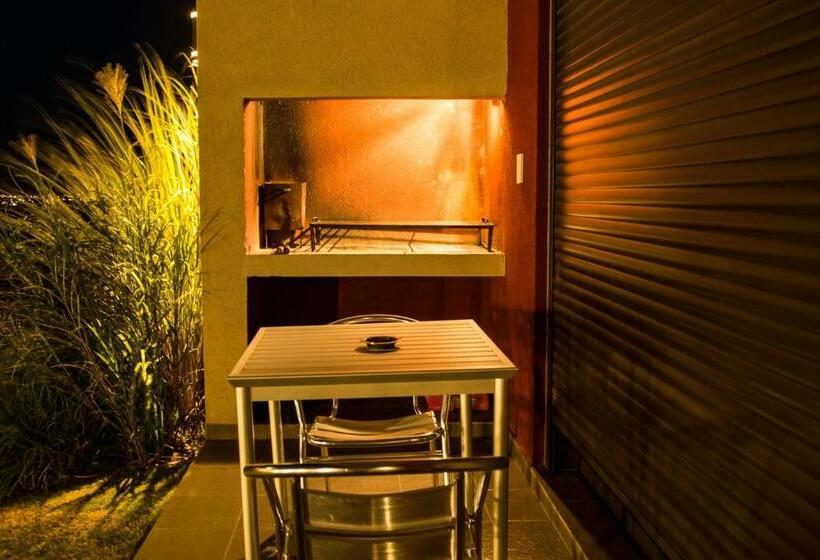 سوییت با چشم‌انداز استخر, Colinas De Nono