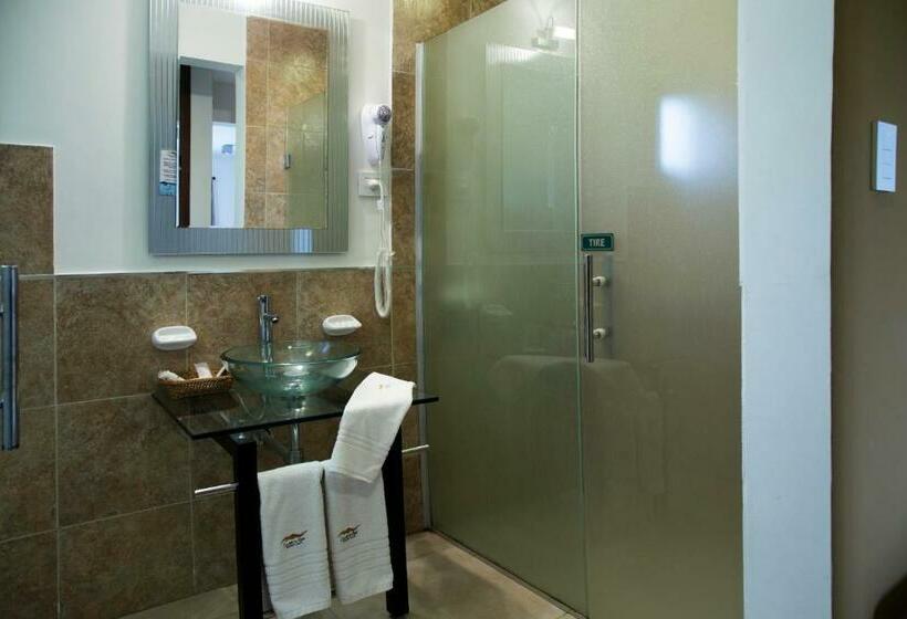 سوییت با چشم‌انداز استخر, Colinas De Nono