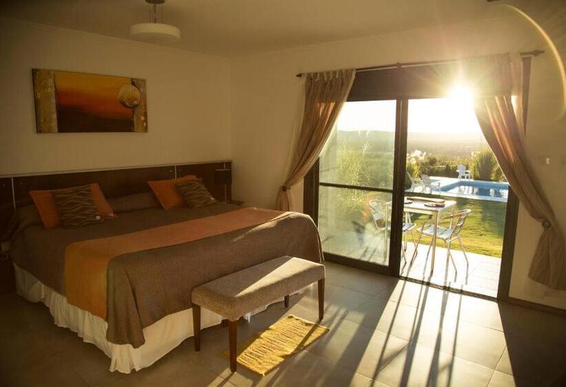 سوییت با چشم‌انداز استخر, Colinas De Nono