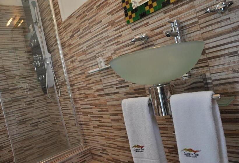 سوئیت جونیور با چشم‌انداز کوهستان, Colinas De Nono