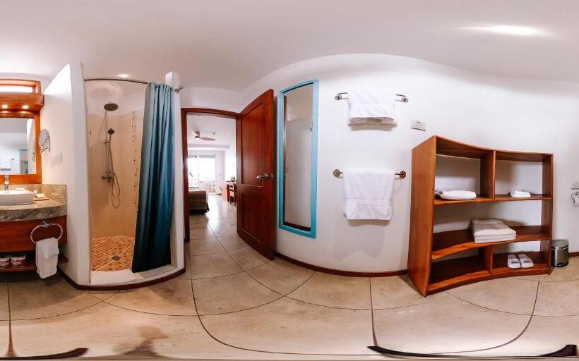 غرفة ديلوكس, Cucuve