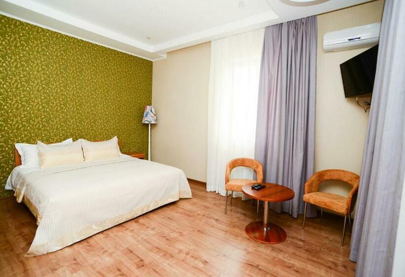 سوئیت با بالکن, Grushevy Hospitality Boutique