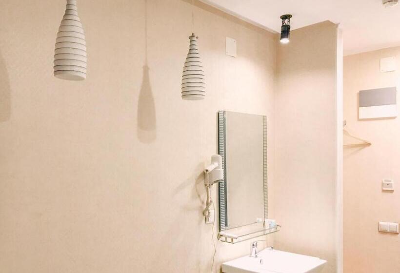 اتاق یک نفره پایه با سرویس بهداشتی مشترک, Grushevy Hospitality Boutique