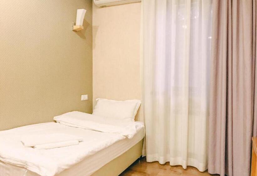 اتاق یک نفره پایه با سرویس بهداشتی مشترک, Grushevy Hospitality Boutique