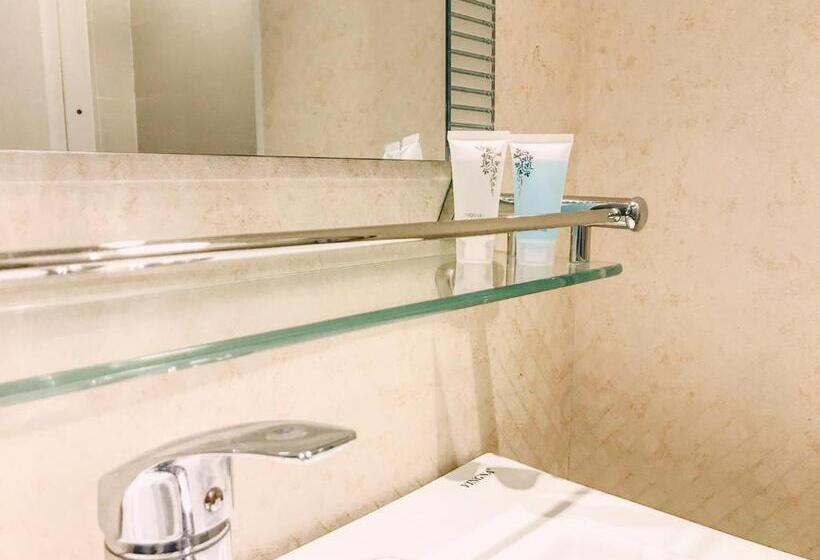 اتاق یک نفره پایه با سرویس بهداشتی مشترک, Grushevy Hospitality Boutique