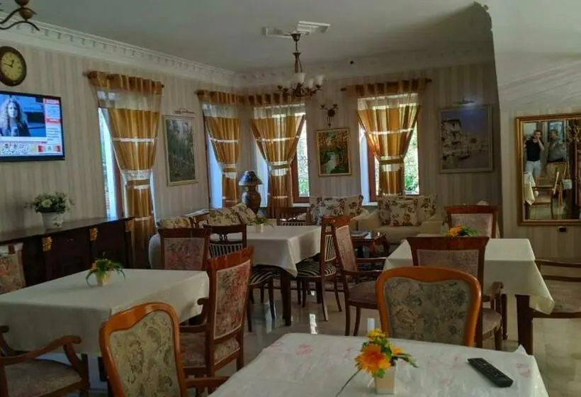 اتاق استاندارد با بالکن, Guri
