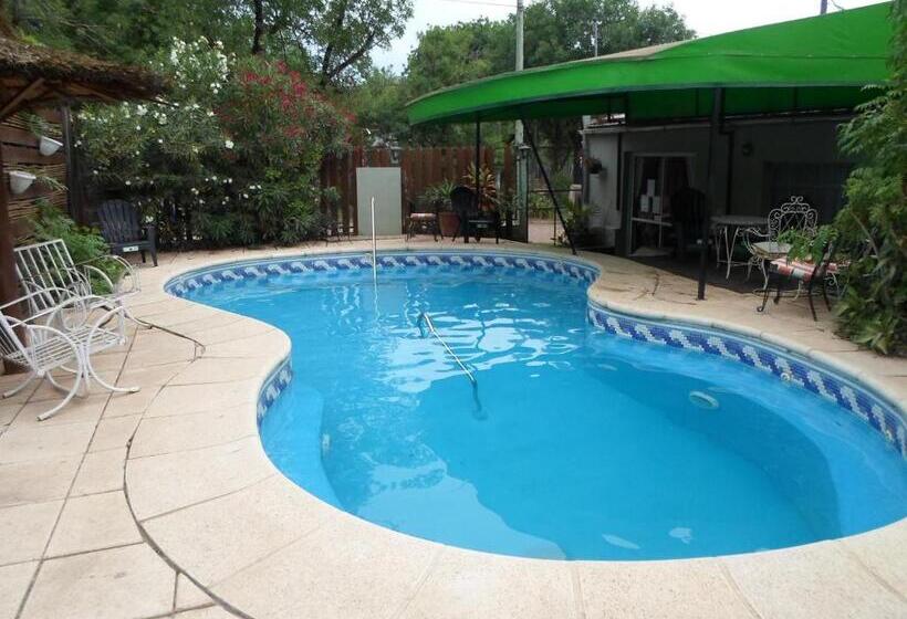 غرفة عائلية, La Casona De Susana