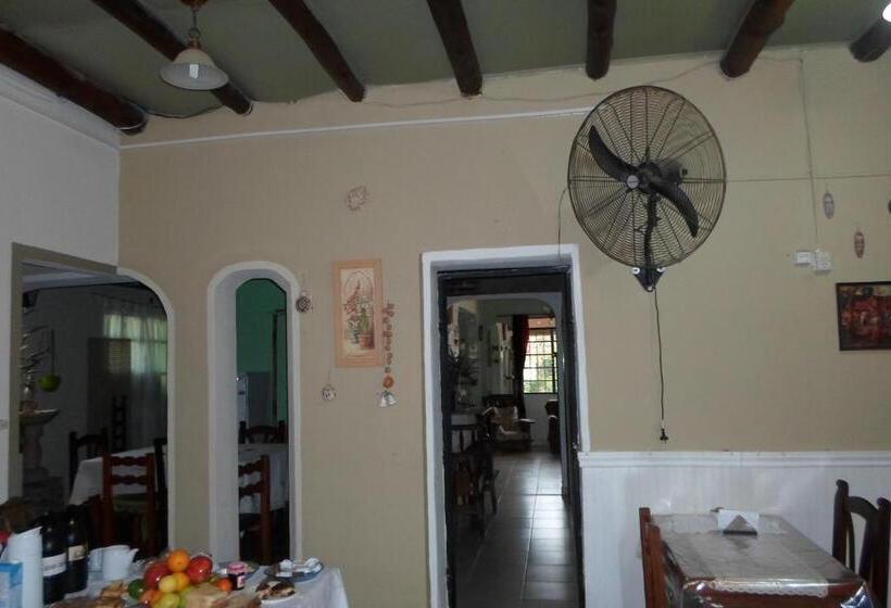 غرفة عائلية, La Casona De Susana