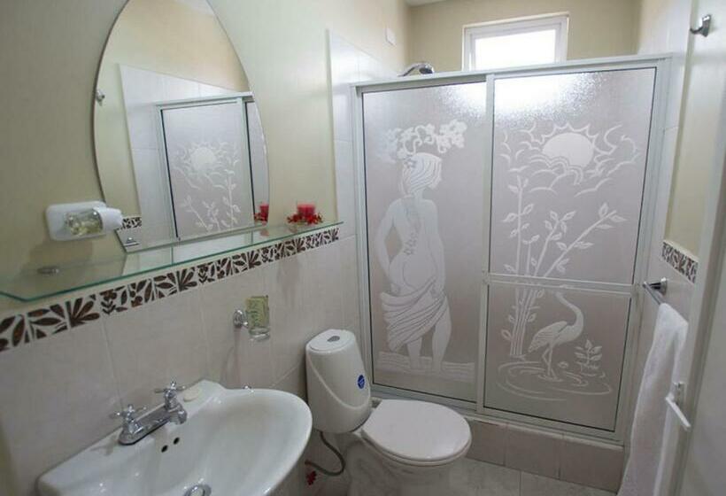 غرفة قياسية, Las Gardenias