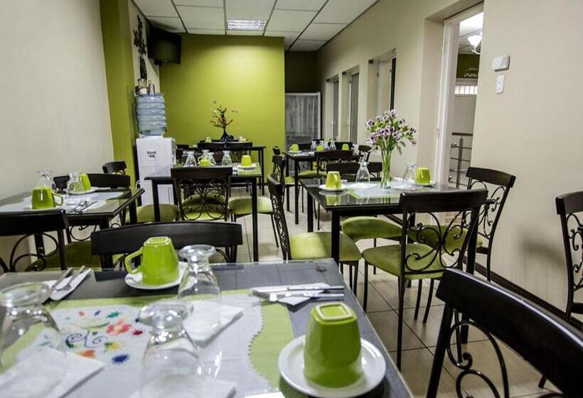 غرفة قياسية ثلاثية, Las Gardenias