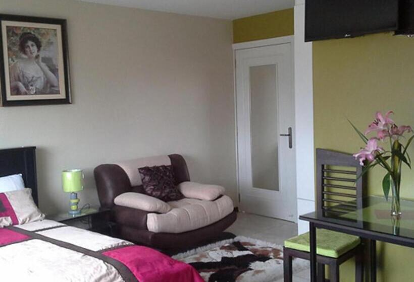 غرفة قياسية ثلاثية, Las Gardenias