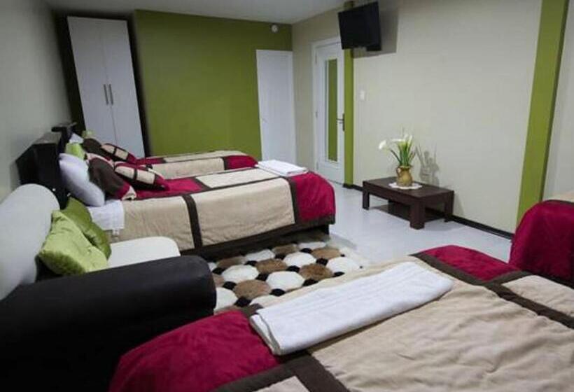 غرفة عائلية, Las Gardenias