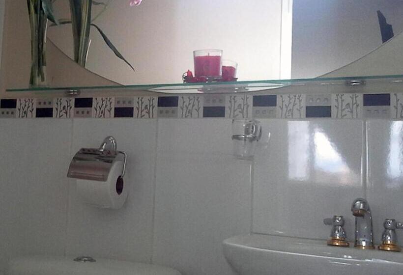 غرفة عائلية, Las Gardenias