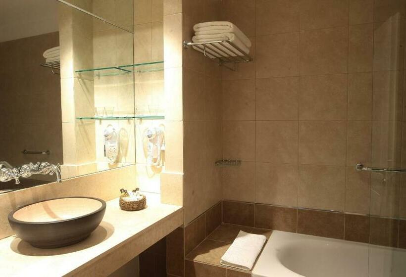 标准三人间, Nawan Resort Serrano