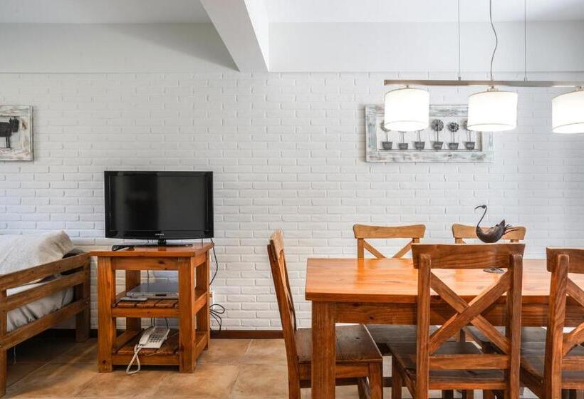 带1个卧室的豪华公寓, Valeria House Rental Suites