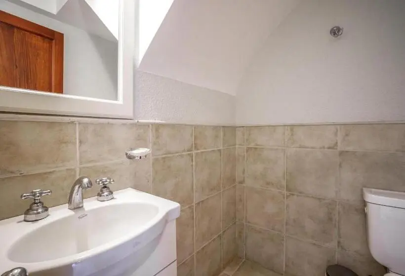 Huoneisto 1 Makuuhuone Allasnäkymä, Valeria House Rental Suites