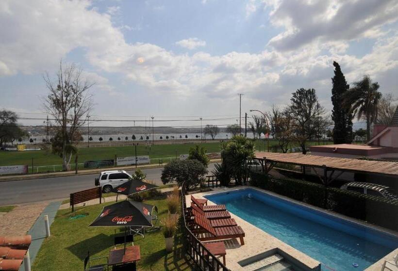 سوییت جونیور با چشم‌انداز دریاچه, Madeo Hotel & Spa