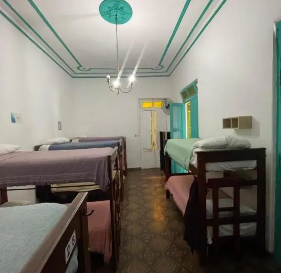 Vuode Makuusalissa, A La Gurda Hostel