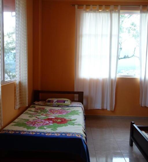 스탠다드 트리플 룸, Hostal Tena ñaui