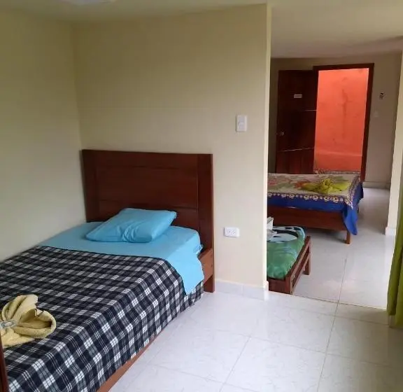 Comfort Kolmen Hengen Huone, Hostal Tena ñaui
