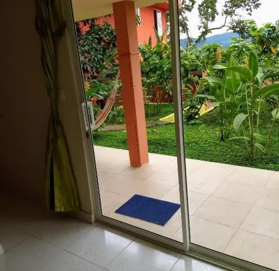 Comfort Kolmen Hengen Huone, Hostal Tena ñaui