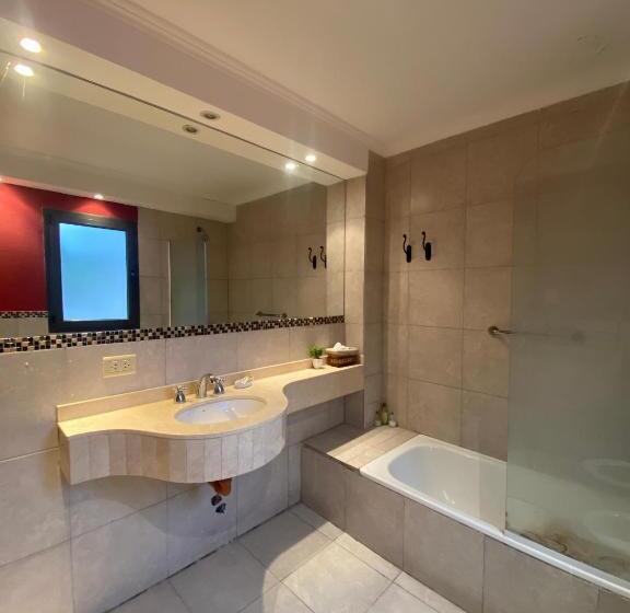 اتاق استاندارد سه نفره, Las Chirimoyas