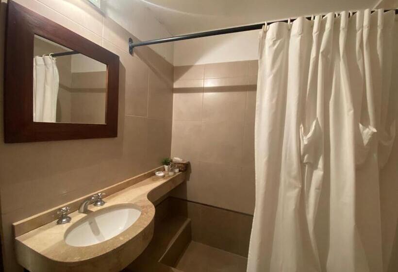 اتاق استاندارد سه نفره, Las Chirimoyas