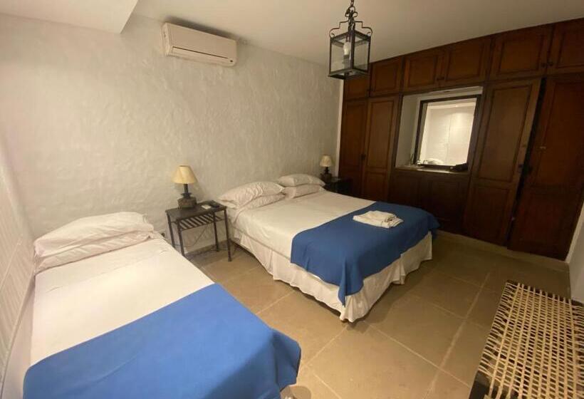 اتاق استاندارد سه نفره, Las Chirimoyas