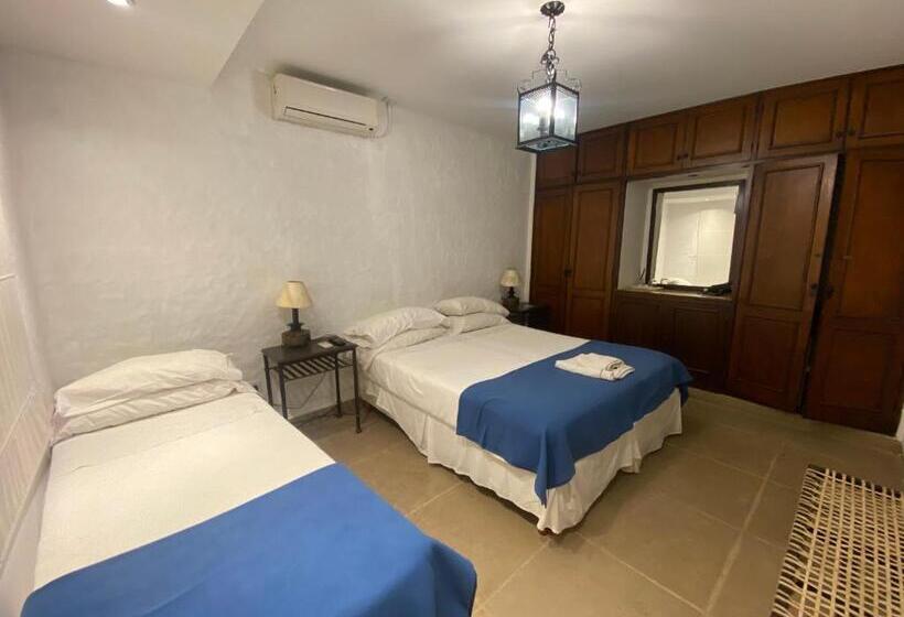 اتاق استاندارد سه نفره, Las Chirimoyas