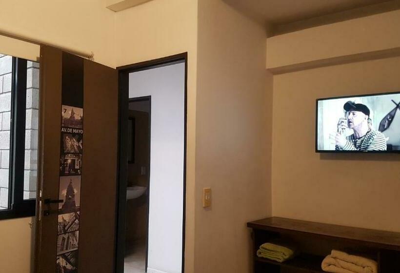 اتاق استاندارد با سرویس بهداشتی مشترک, Hostel Carlos Gardel