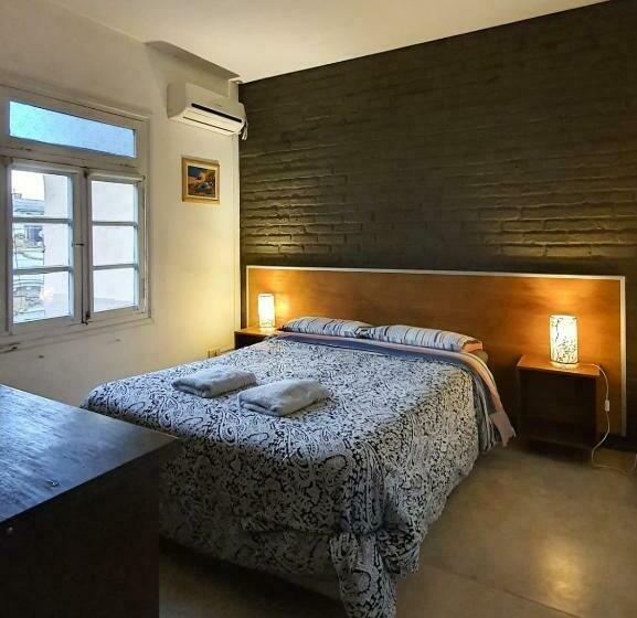 اتاق استاندارد با سرویس بهداشتی مشترک, Hostel Carlos Gardel