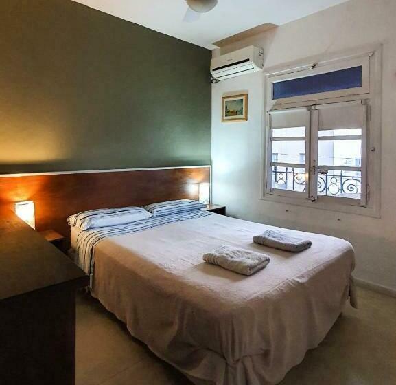 اتاق استاندارد با سرویس بهداشتی مشترک, Hostel Carlos Gardel