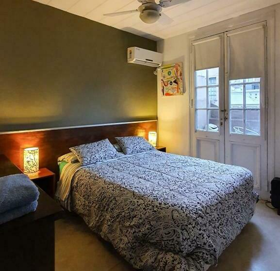 اتاق استاندارد با سرویس بهداشتی مشترک, Hostel Carlos Gardel